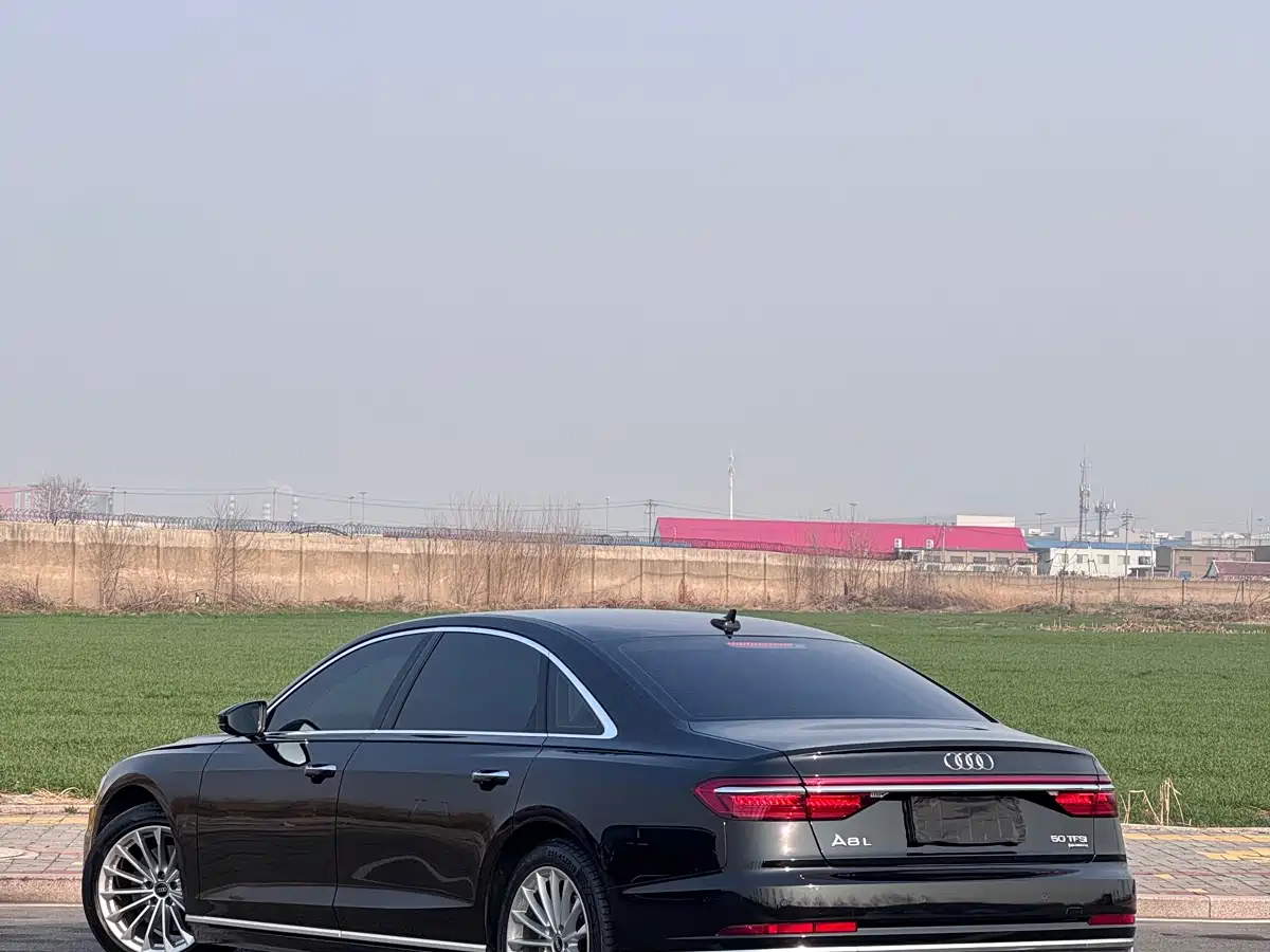 AUDI A8