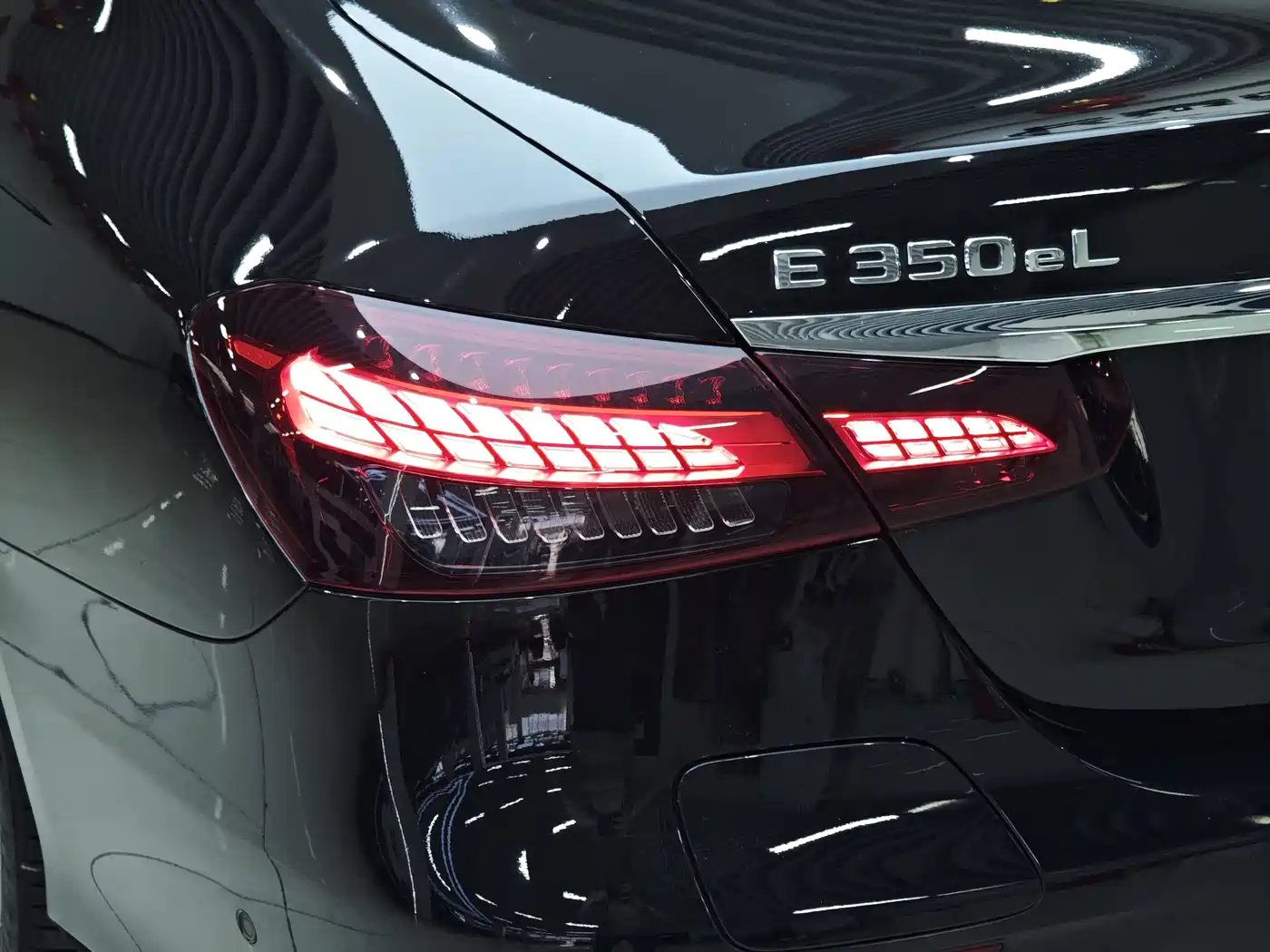 Mercedes-Benz E-Class New Energy 2022 Facelift III E 350 e L Plug-in Hybrid Sports Sedan фото 23