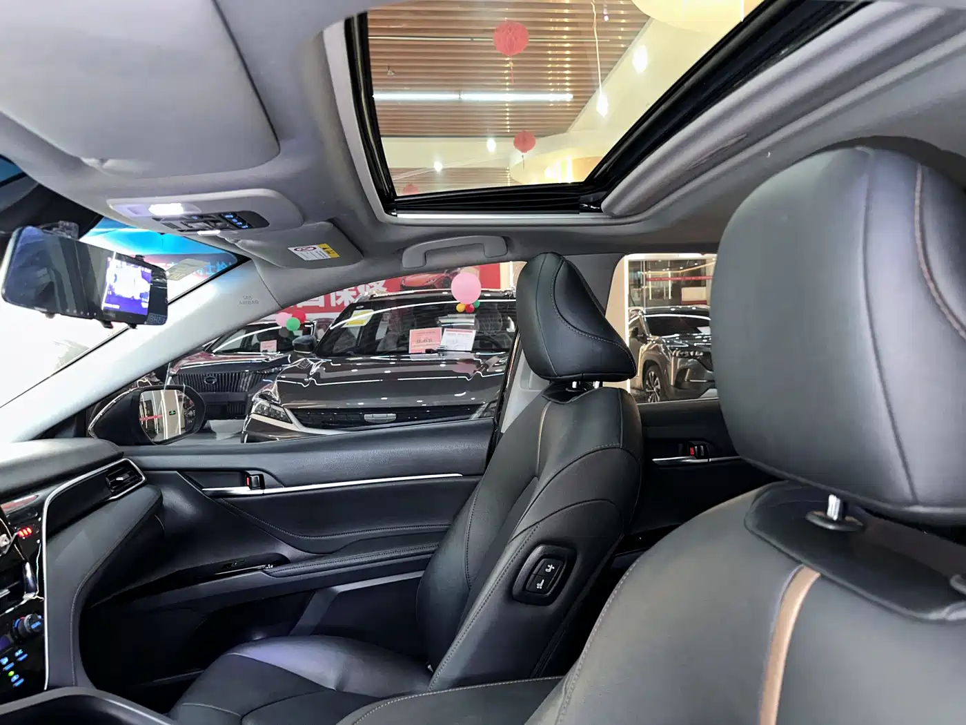 Toyota Camry 2021 Hybrid 2.5HGVP Leading Edition фото 15