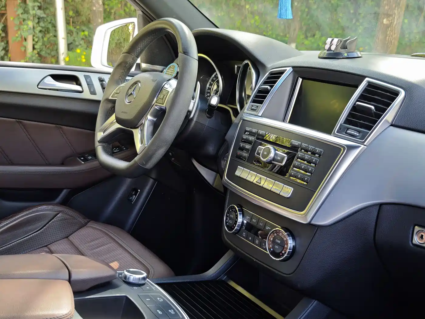Mercedes-Benz M-Class AMG 2012 AMG ML 63 фото 11