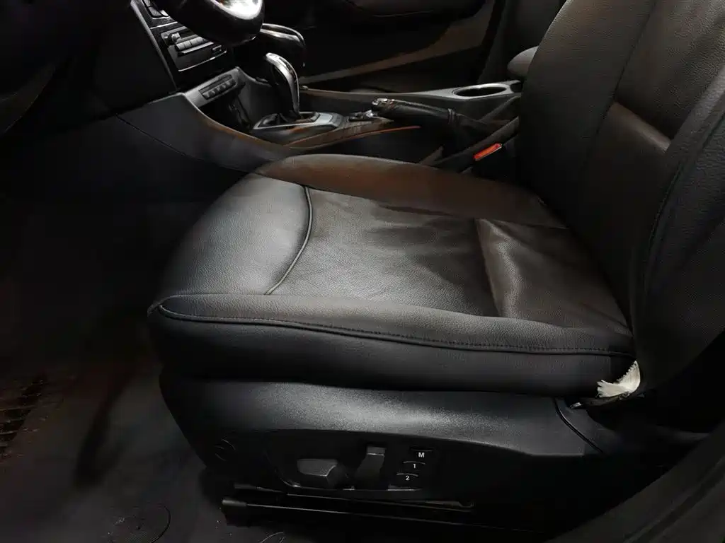 BMW X1 2014 xDrive20i X Design Package фото 20