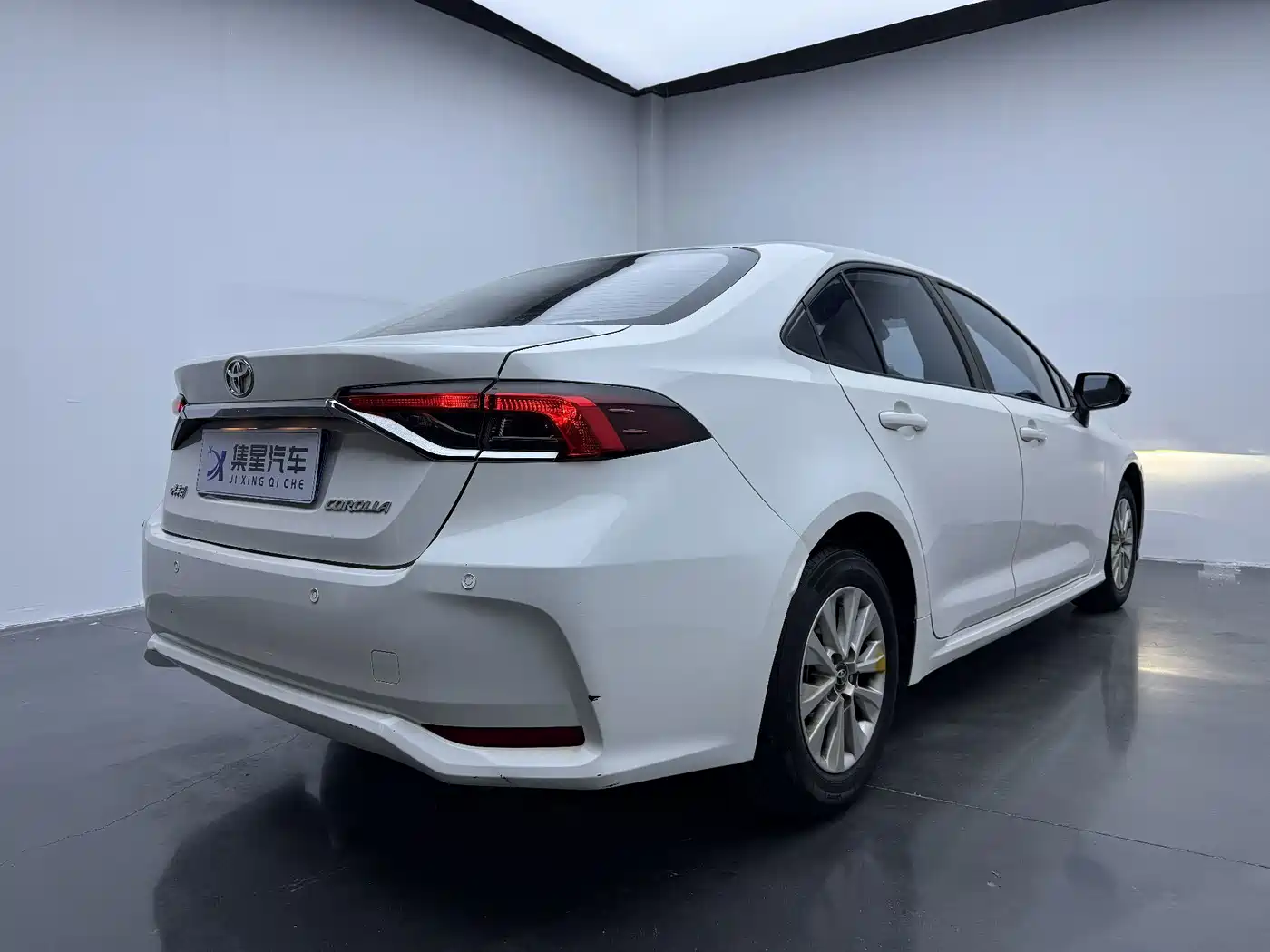 Фото 9 - Toyota Corolla