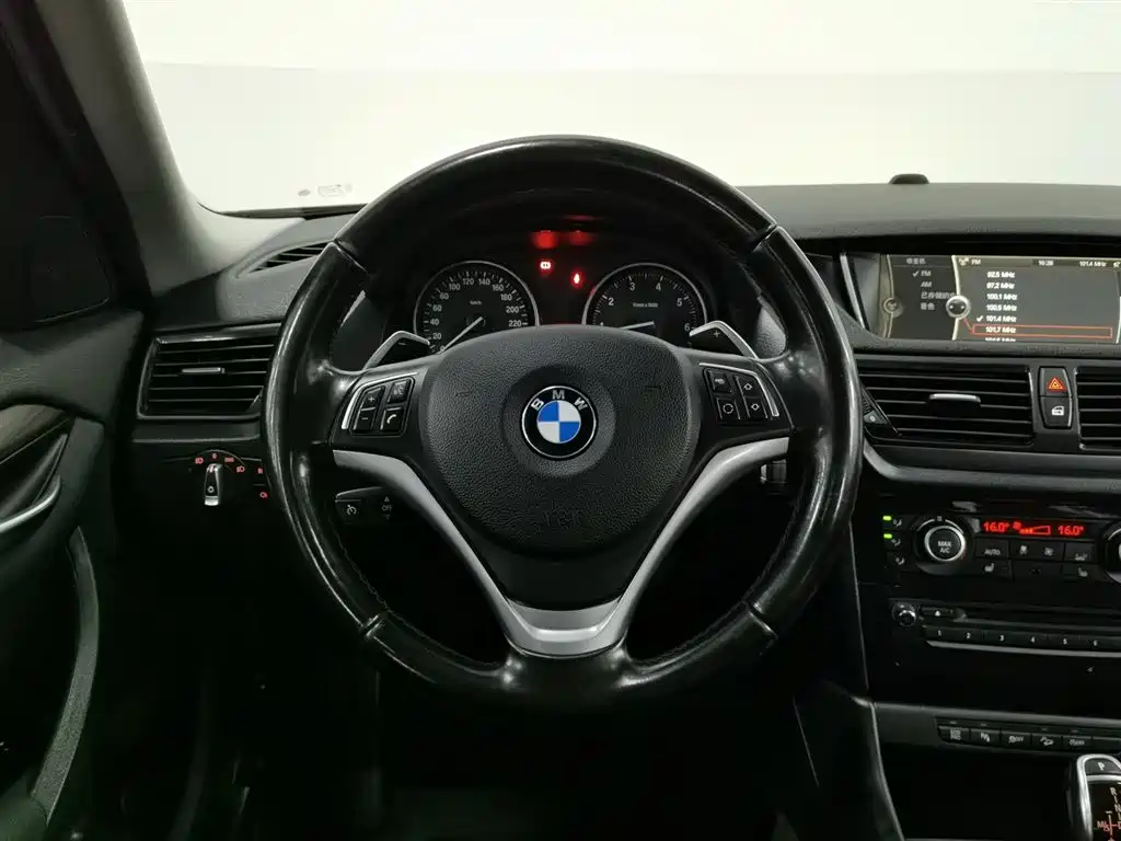 BMW X1 2014 xDrive20i X Design Package фото 11