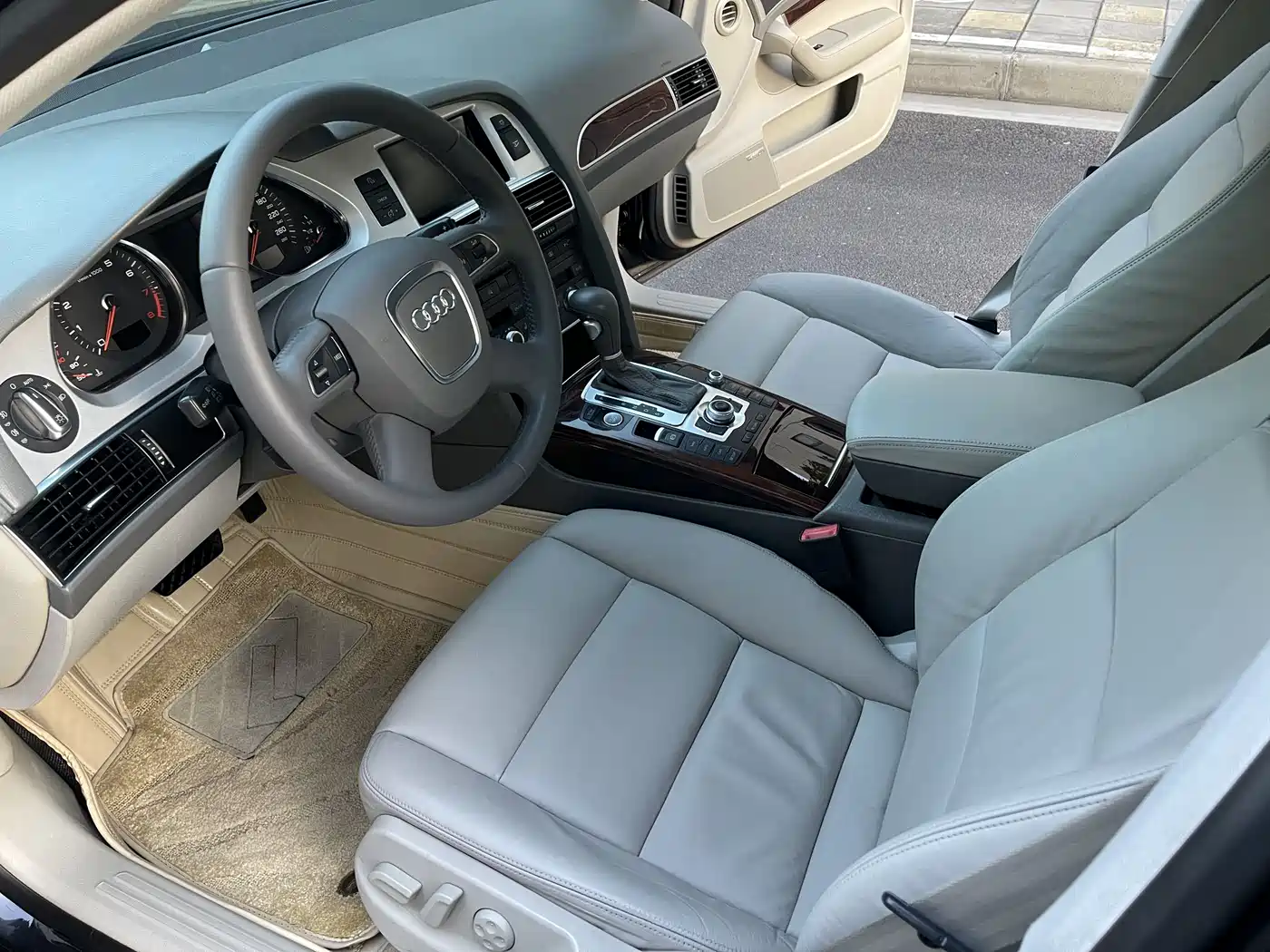 Audi A6L 2010 2.8 FSI Luxury фото 6