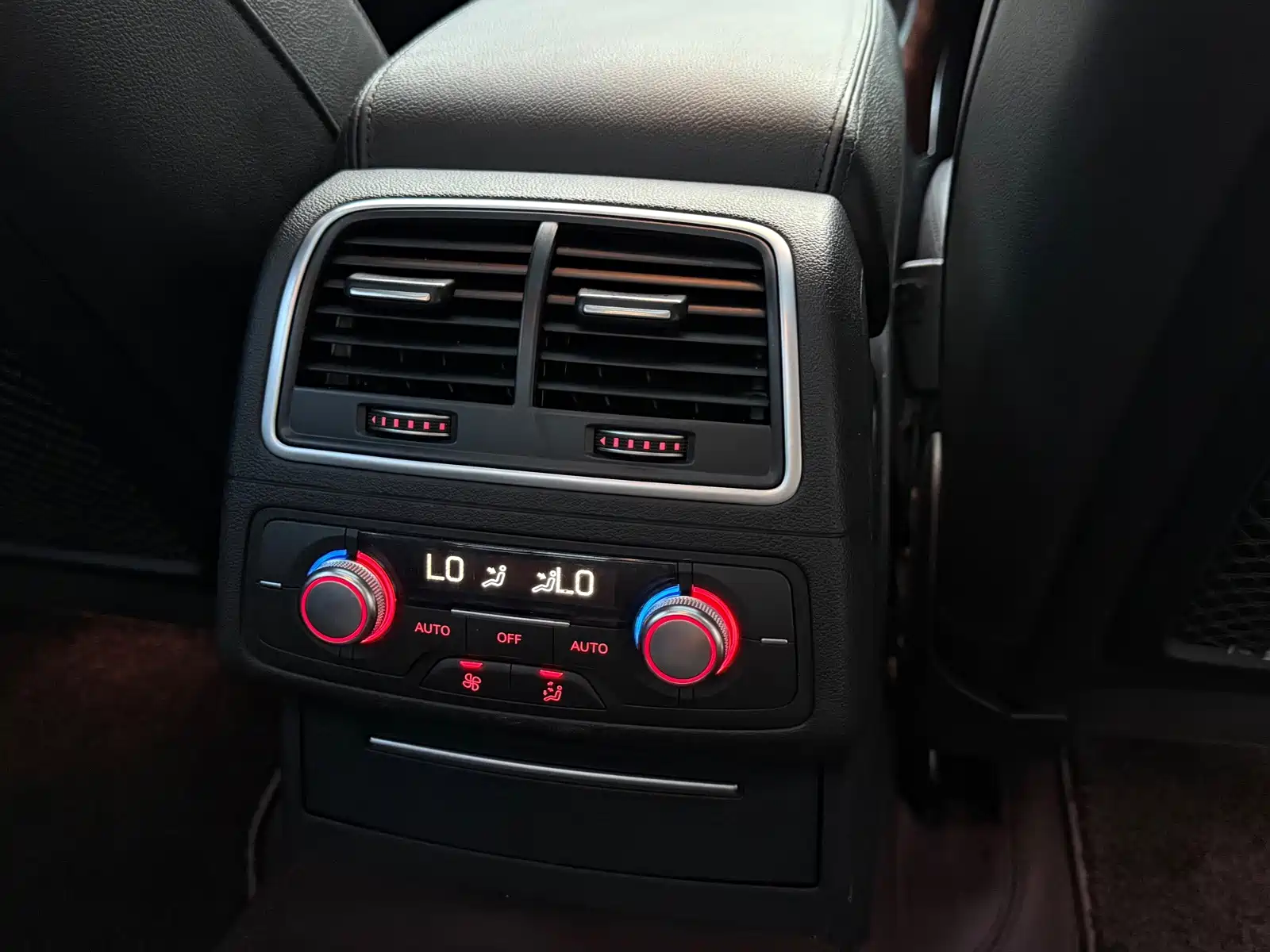Фото 12 - Audi A6L
