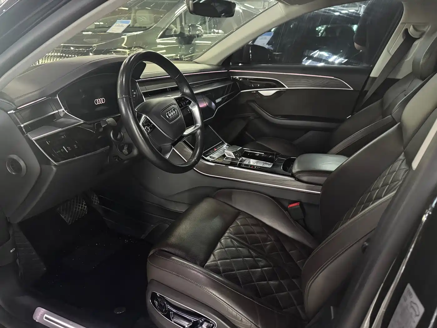 Фото 2 - Audi A8