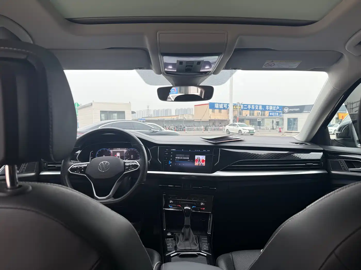 Volkswagen Passat 2022 330TSI Starlight Luxury Edition фото 19