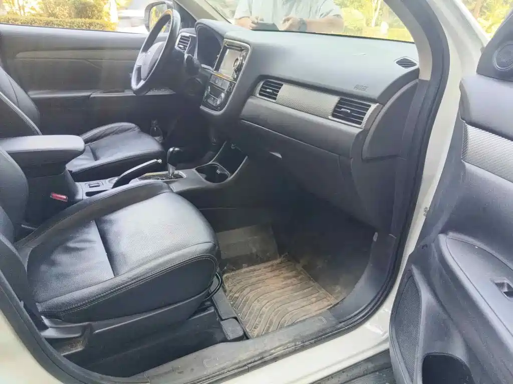 Mitsubishi Outlander (Import) 2014 2014 2.4L 4WD Luxury Value Edition 5-seater