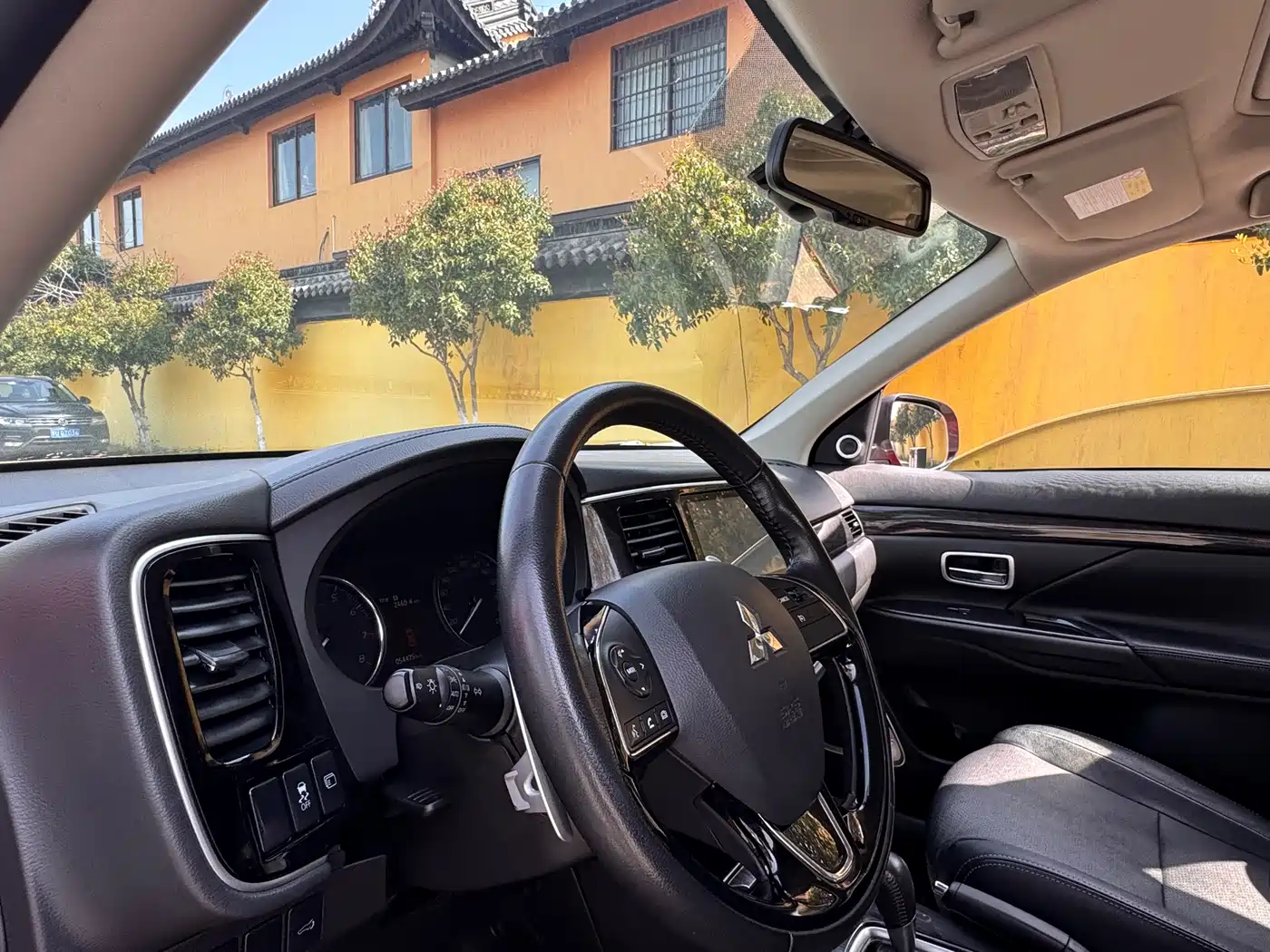 Mitsubishi Outlander 2016 2.4L 4WD Luxury Edition 7-seater фото 9