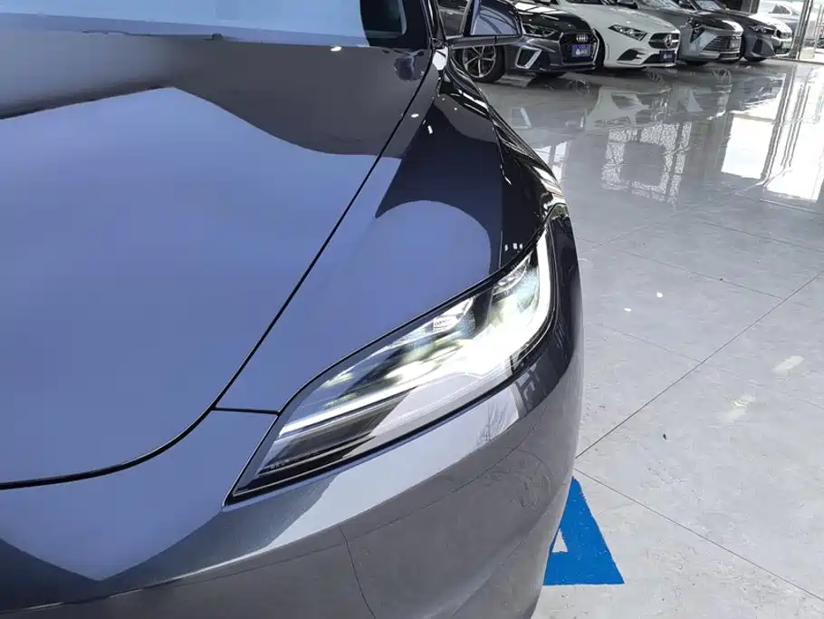 Фото 5 - Tesla Model 3