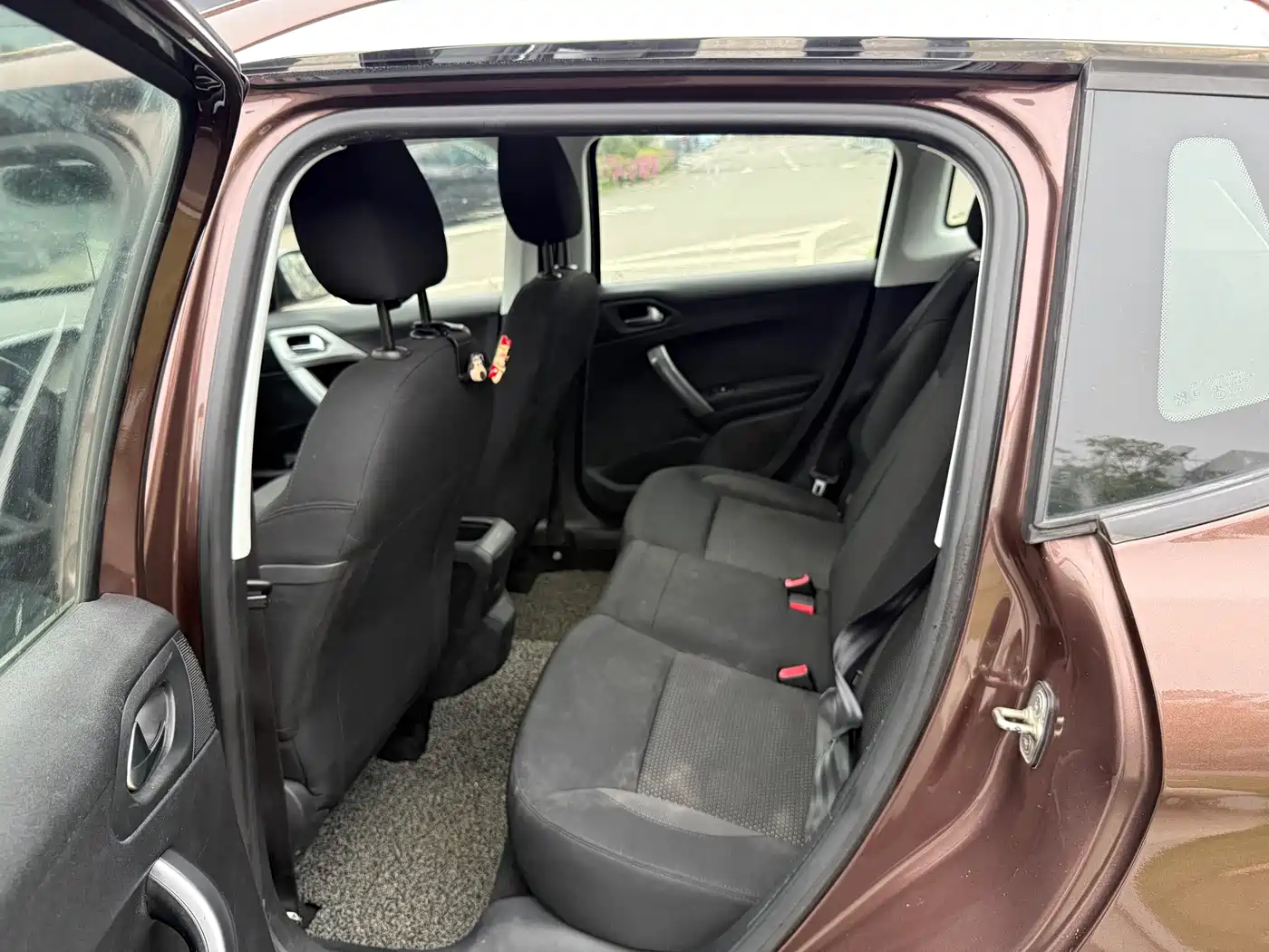 Peugeot 2008 2014 1.6L Automatic Fashion Edition фото 6