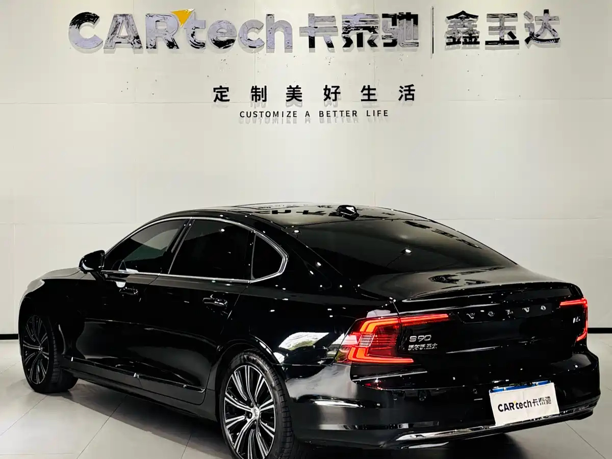 VOLVO S90