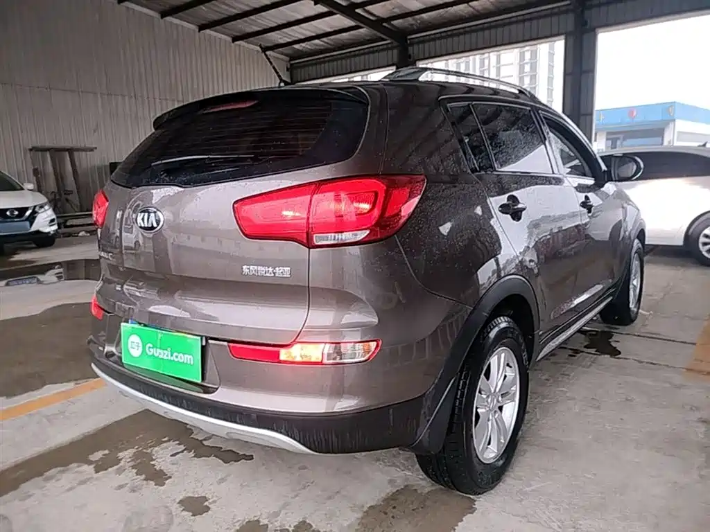 Kia Sportage 2016 2.0L Manual 2WD GL фото 7