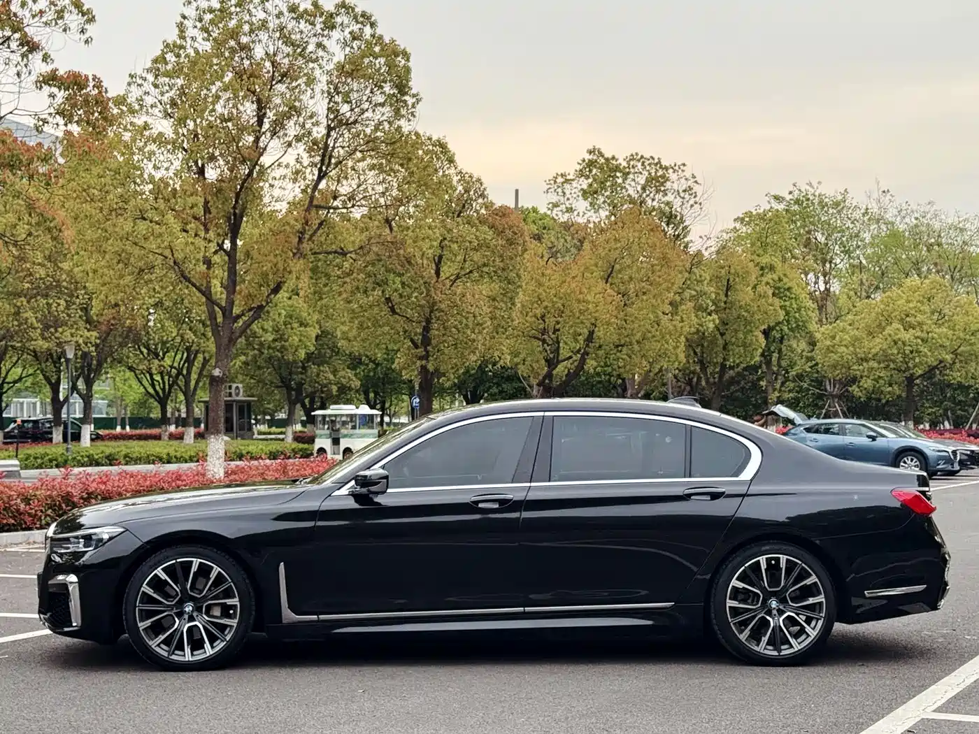 BMW 7 Series 2016 730Li Leading фото 4