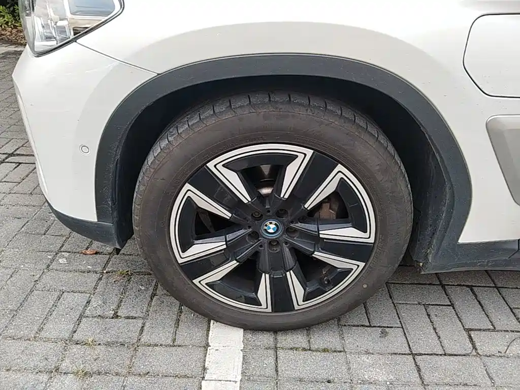 Photo 25 - BMW iX3