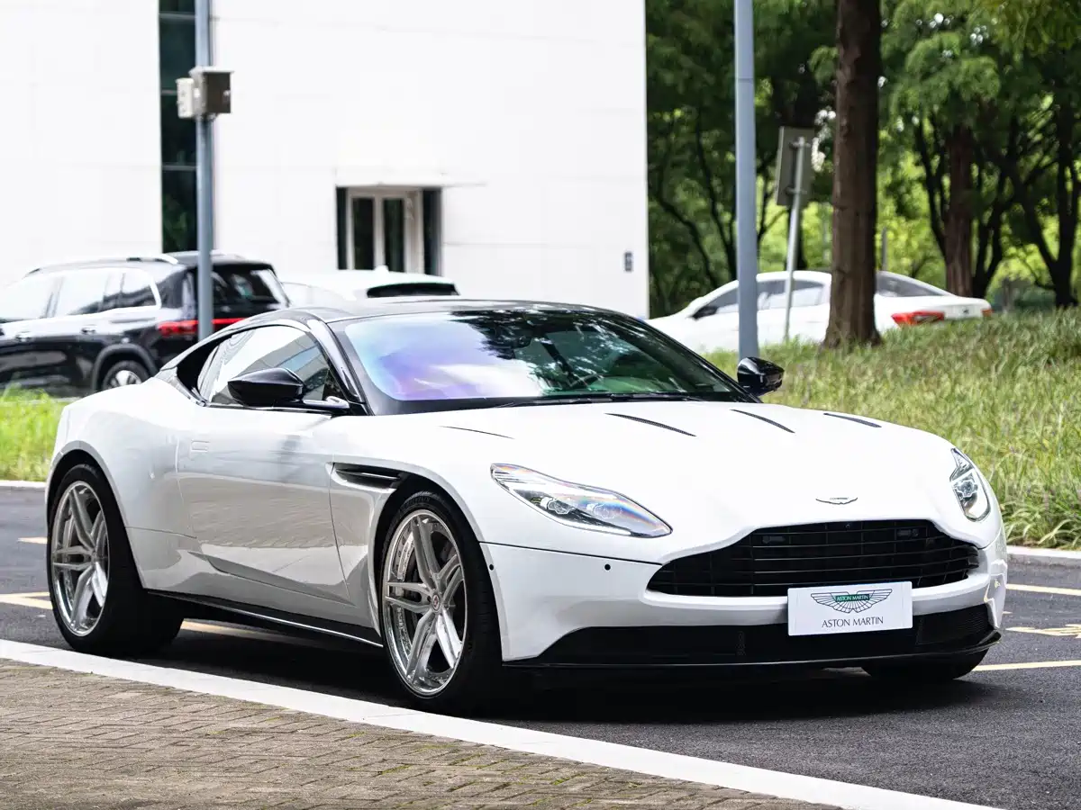 Aston Martin DB11 2017 2017 5.2T V12