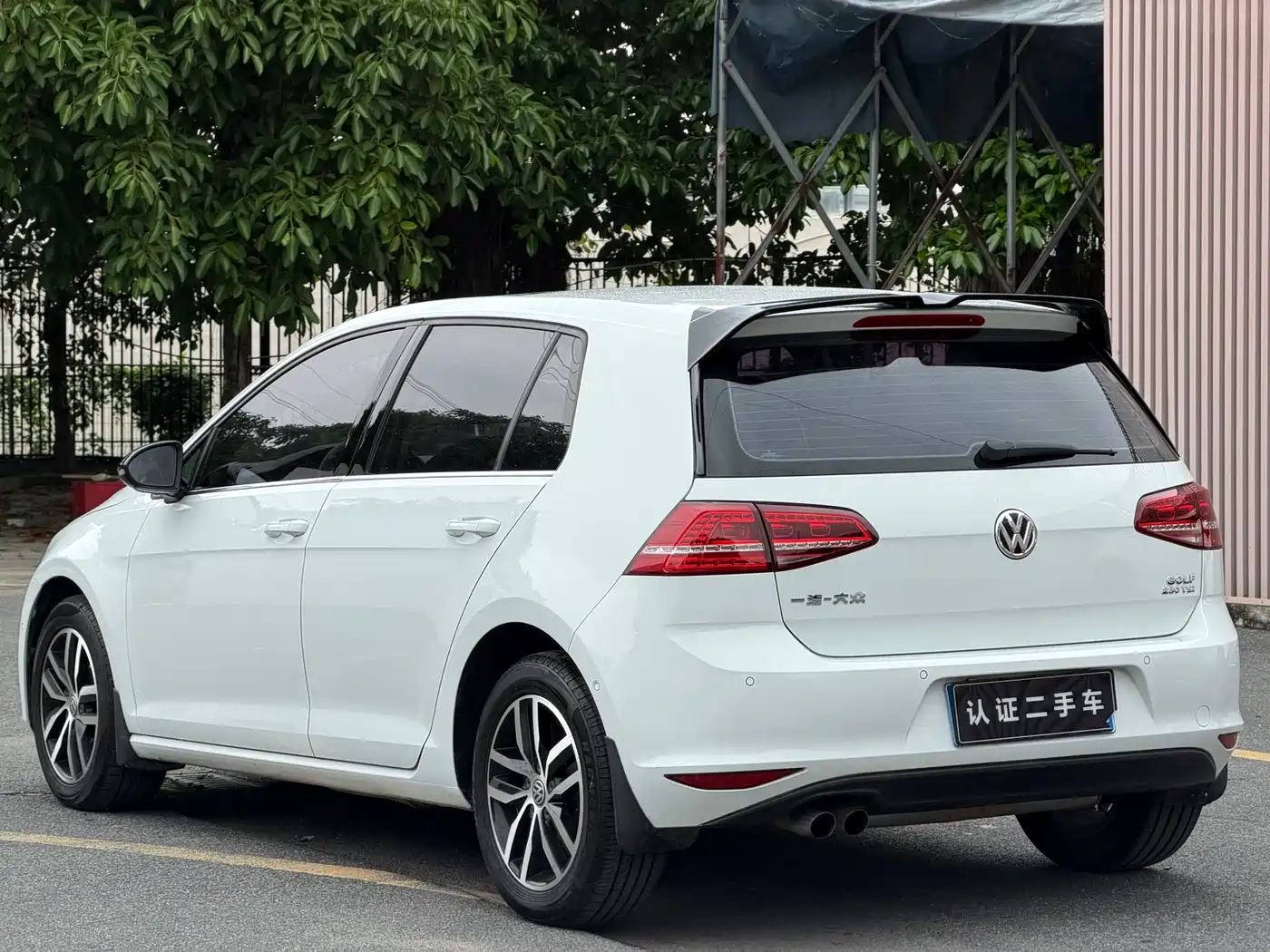 Volkswagen Golf 2017 230TSI Auto Luxury Millionth Anniversary Edition фото 11