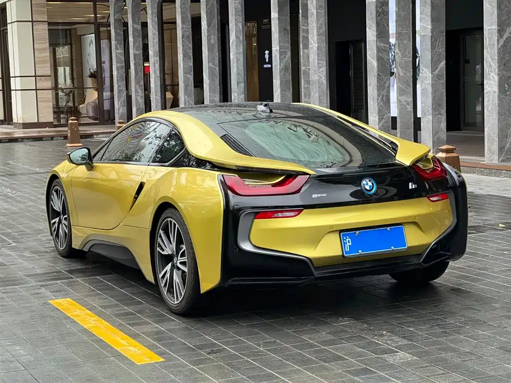صورة 5 - BMW i8
