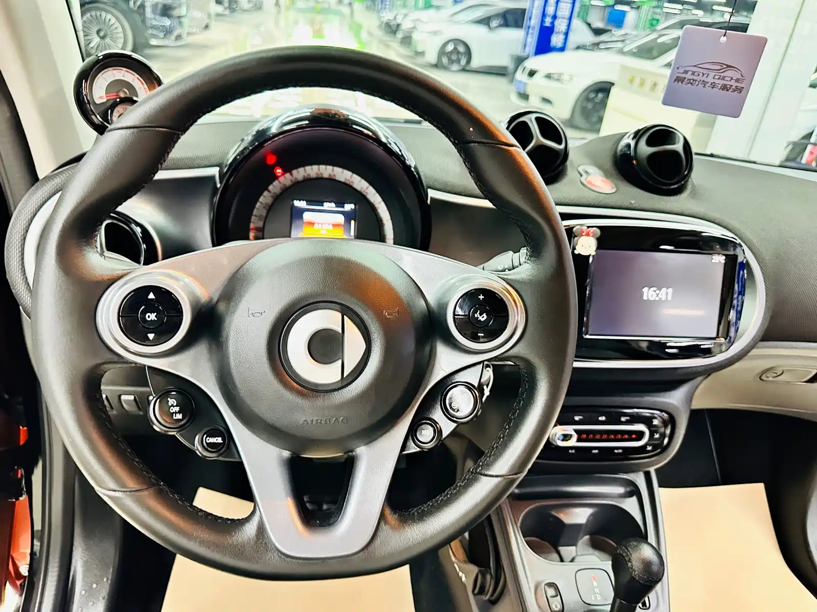 Фото 35 - smart fortwo