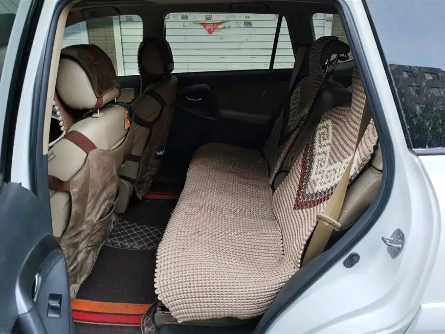 Toyota RAV4 Rongfang 2011 2.0L Automatic Luxury Edition фото 11