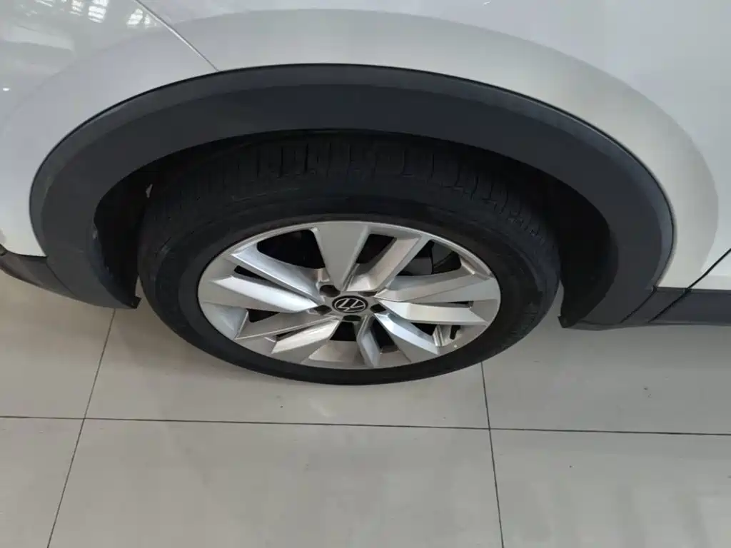 Фото 23 - Volkswagen T-Cross