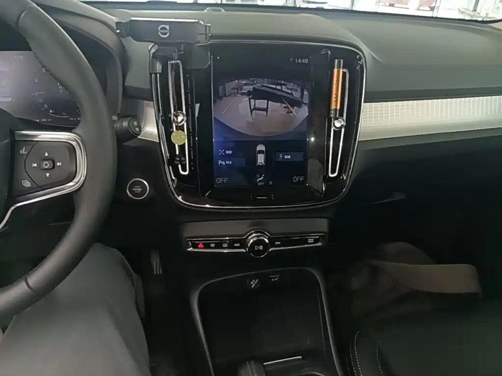 صورة 13 - Volvo XC40