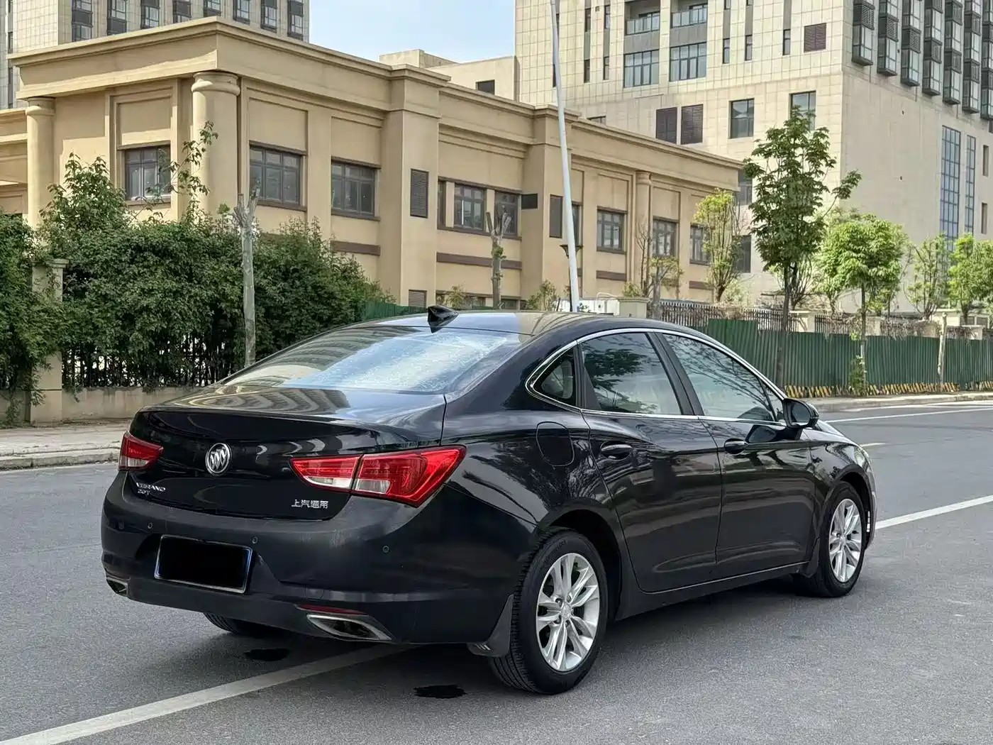 Buick Verano 2018 Sedan 20T Dual Clutch Leading фото 4