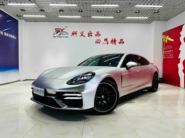 PORSCHE PANAMERA