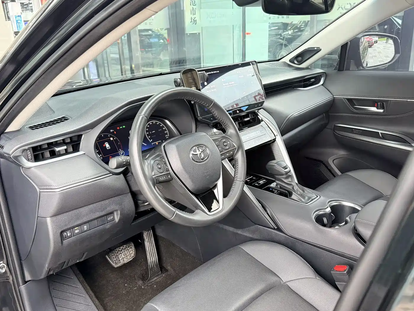 Toyota Venza 2023 2.0L CVT FWD Premium фото 15