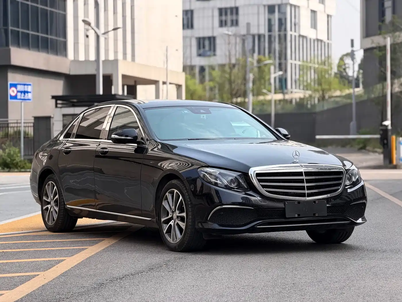 Mercedes-Benz E-Class 2016 E 300 L Fashion Type фото 3