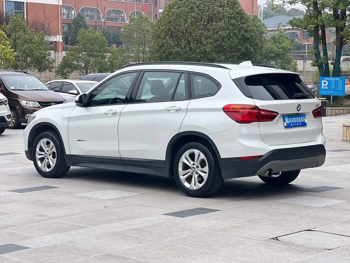 BMW X1 2016 sDrive18Li Premium Model фото 5