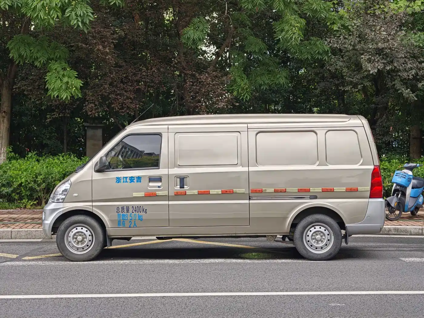 Wuling Motors Wuling Rongguang EV 2024 2022 Basic Enclosed Van 2 Seats EVE Battery