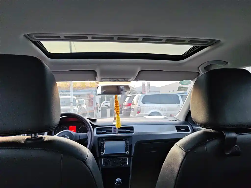Volkswagen Santana 2013 1.6L Manual Comfort Edition фото 9