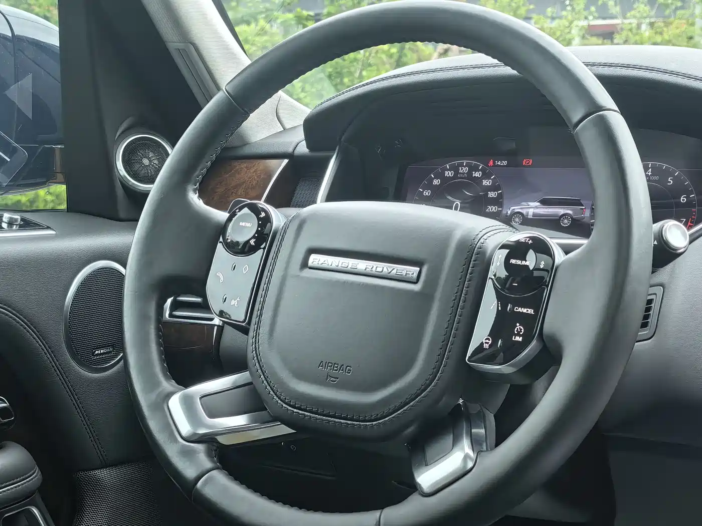 Land Rover Range Rover 2021 3.0 L6 Heritage Extended Classic Edition фото 22