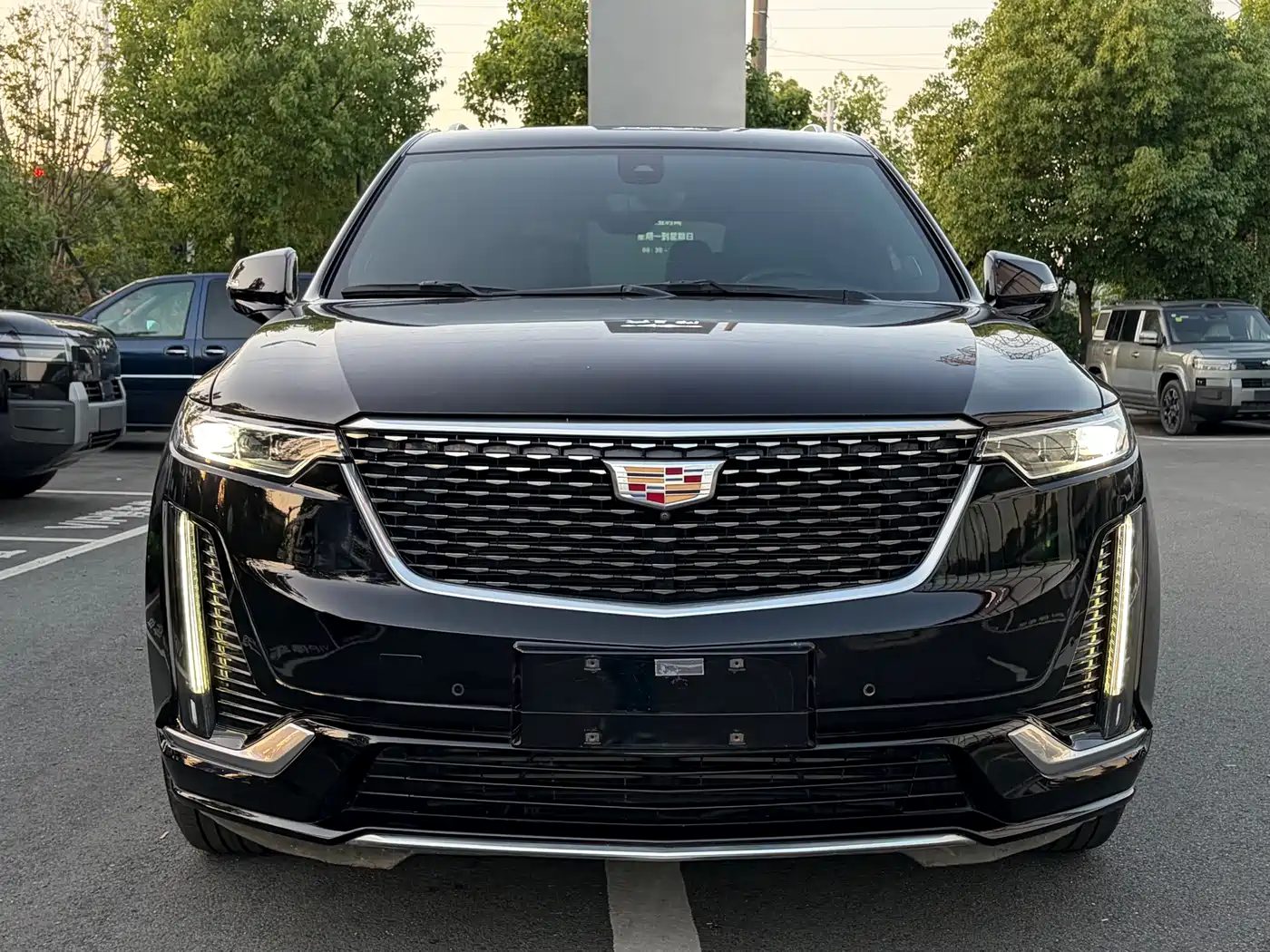 Cadillac XT6 2022 2.0T 6-Seater 4WD Luxury Edition фото 2