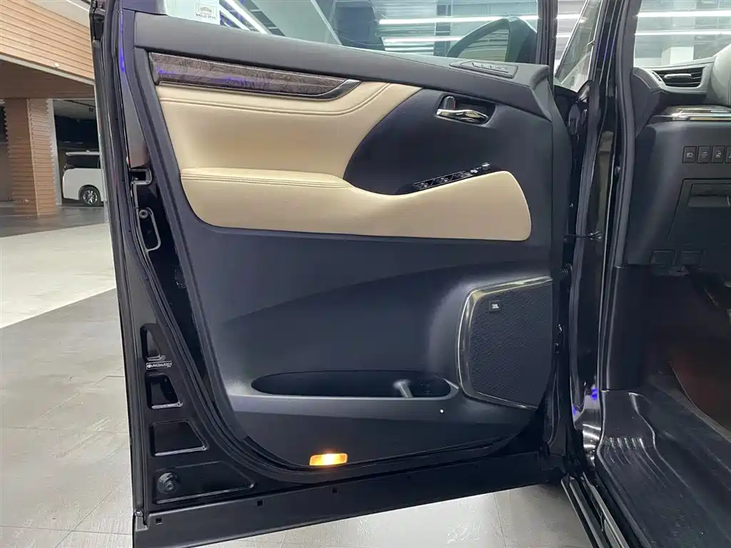 Toyota Alphard 2020 Hybrid 2.5L Premium Edition фото 14