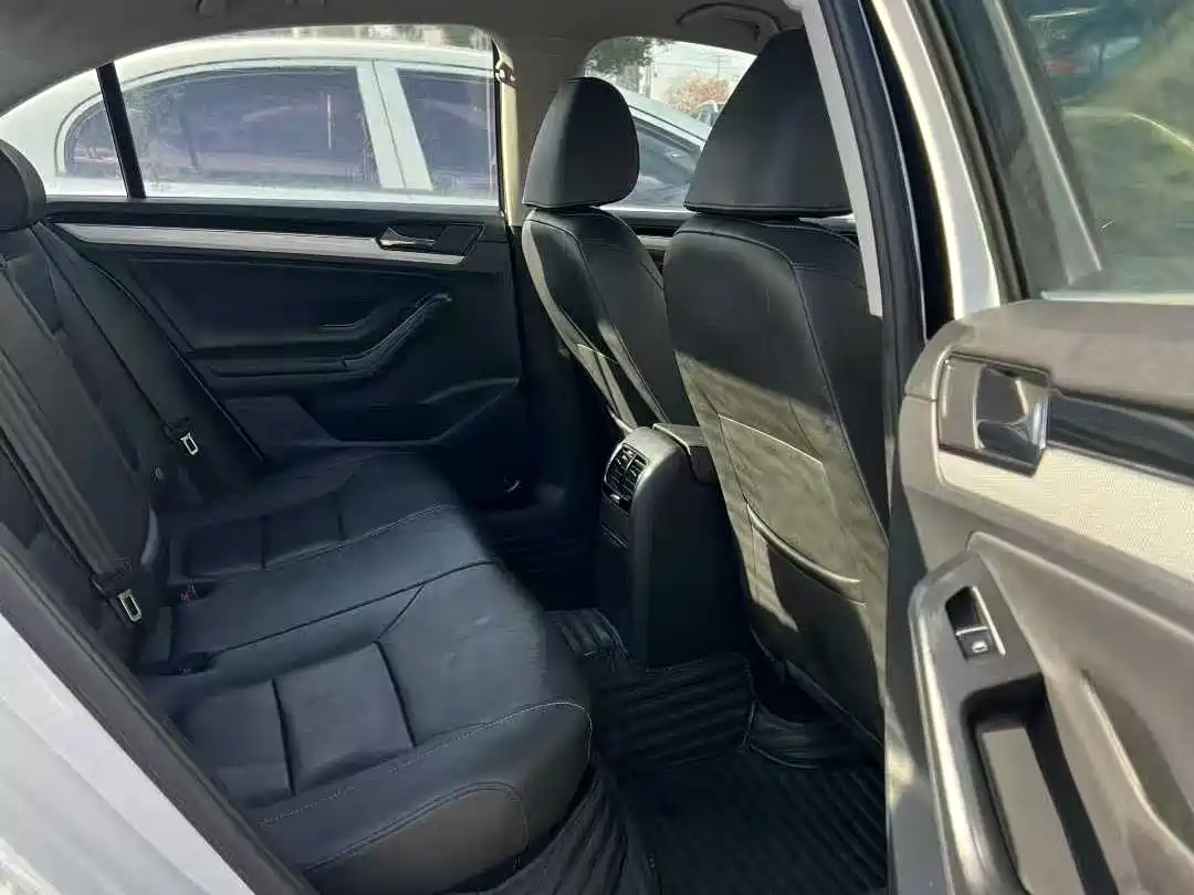 Volkswagen Sagitar 2017 230TSI Automatic Comfort фото 6