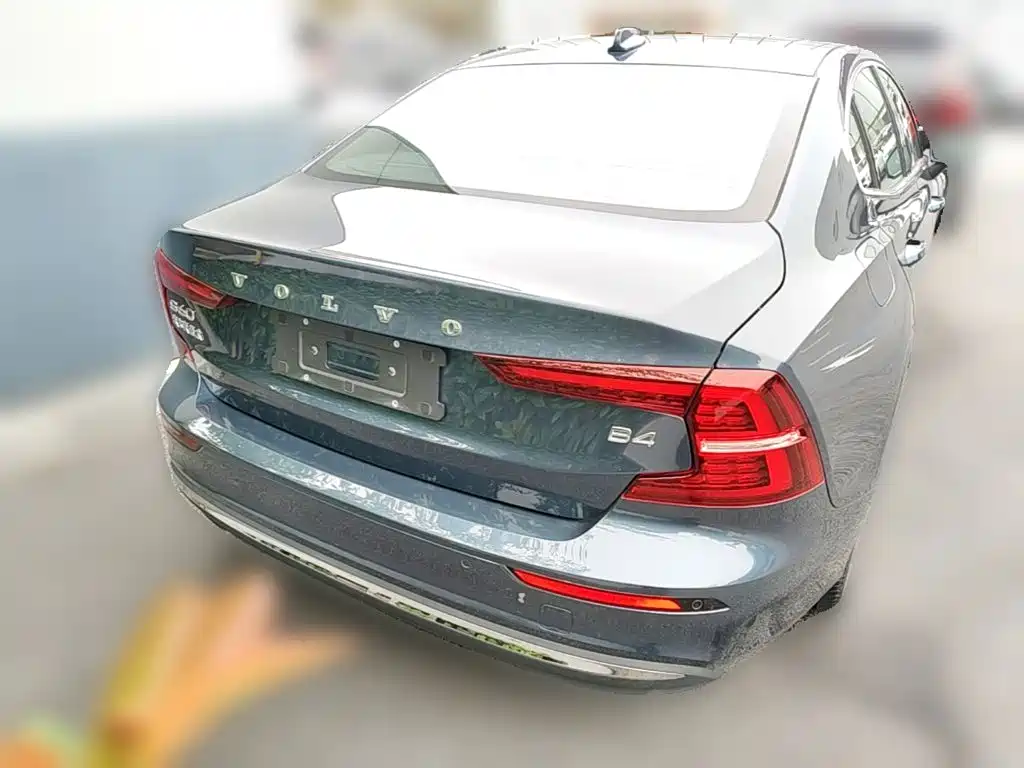 Фото 8 - Volvo S60