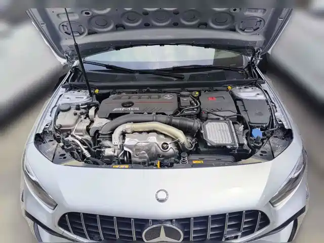 Mercedes-Benz A-Class AMG 2024 Facelift AMG A 35 L 4MATIC — фото 3