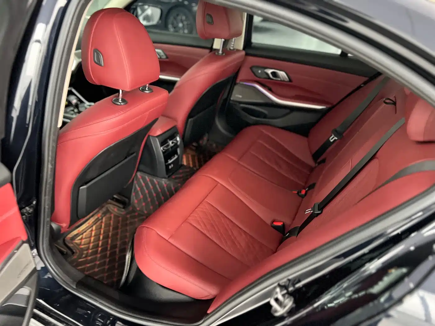 BMW 3 Series 2022 325i M Sport Shadow Edition фото 5