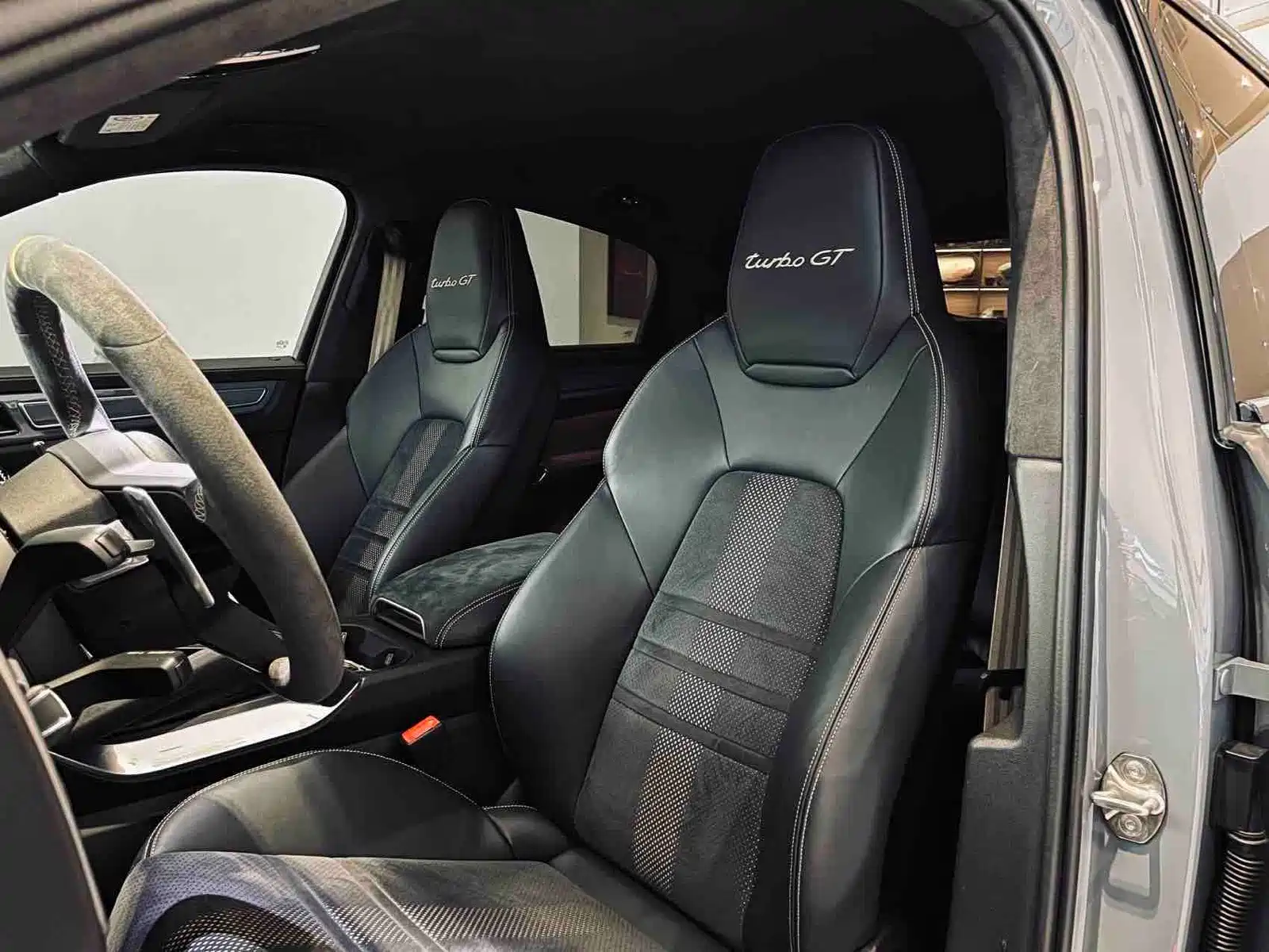 Photo 6 - Porsche Cayenne
