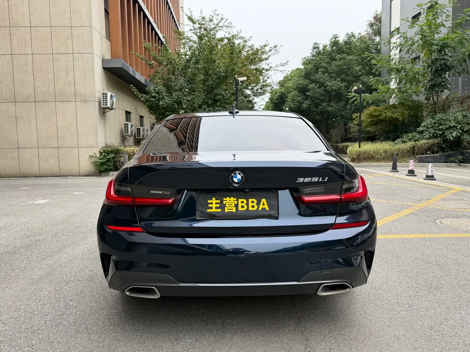 Photo 23 - BMW 3 Series
