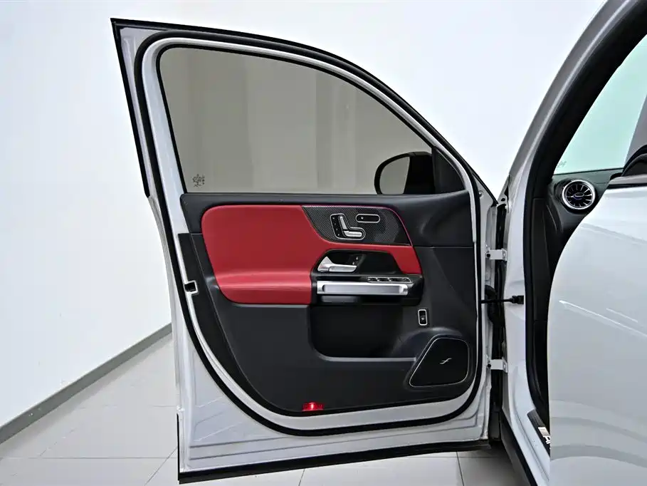 MERCEDES-BENZ GLB AMG
