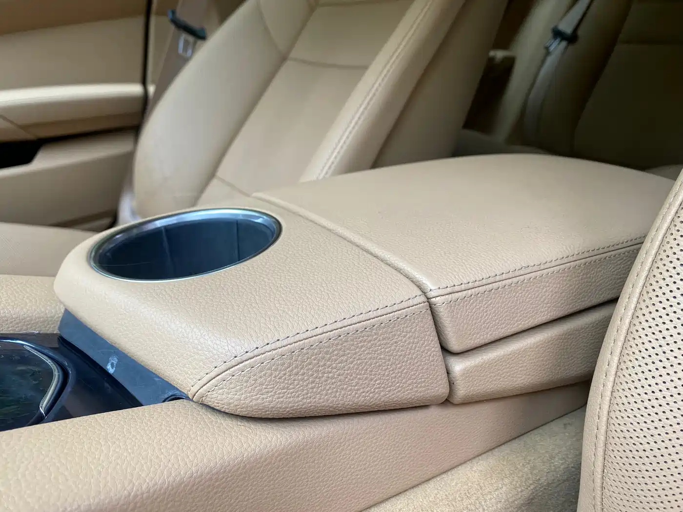 Porsche Panamera 2010 Panamera 4 3.6L фото 42