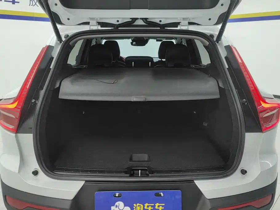 Фото 4 - Volvo XC40