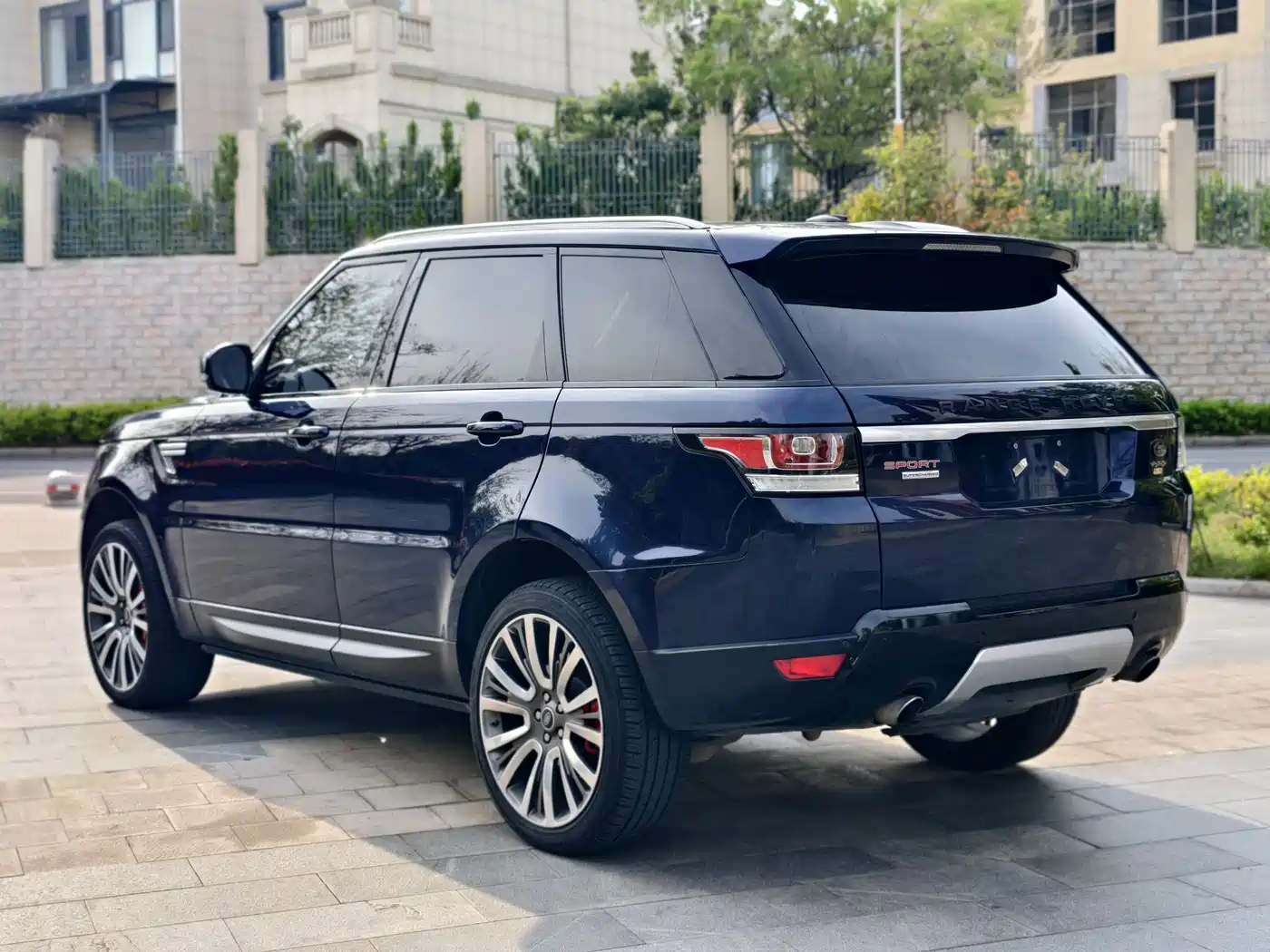 Land Rover Range Rover Sport 2015 5.0 SC V8 Trendsetting Genesis Edition DYNAMIC фото 10