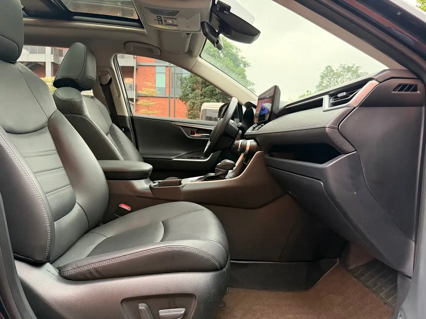 Toyota RAV4 Rongfang 2023 Hybrid 2.5L E-CVT 2WD Elite Plus Edition фото 14