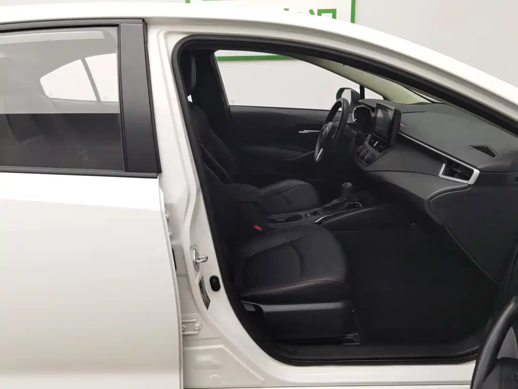 Фото 23 - Toyota Corolla