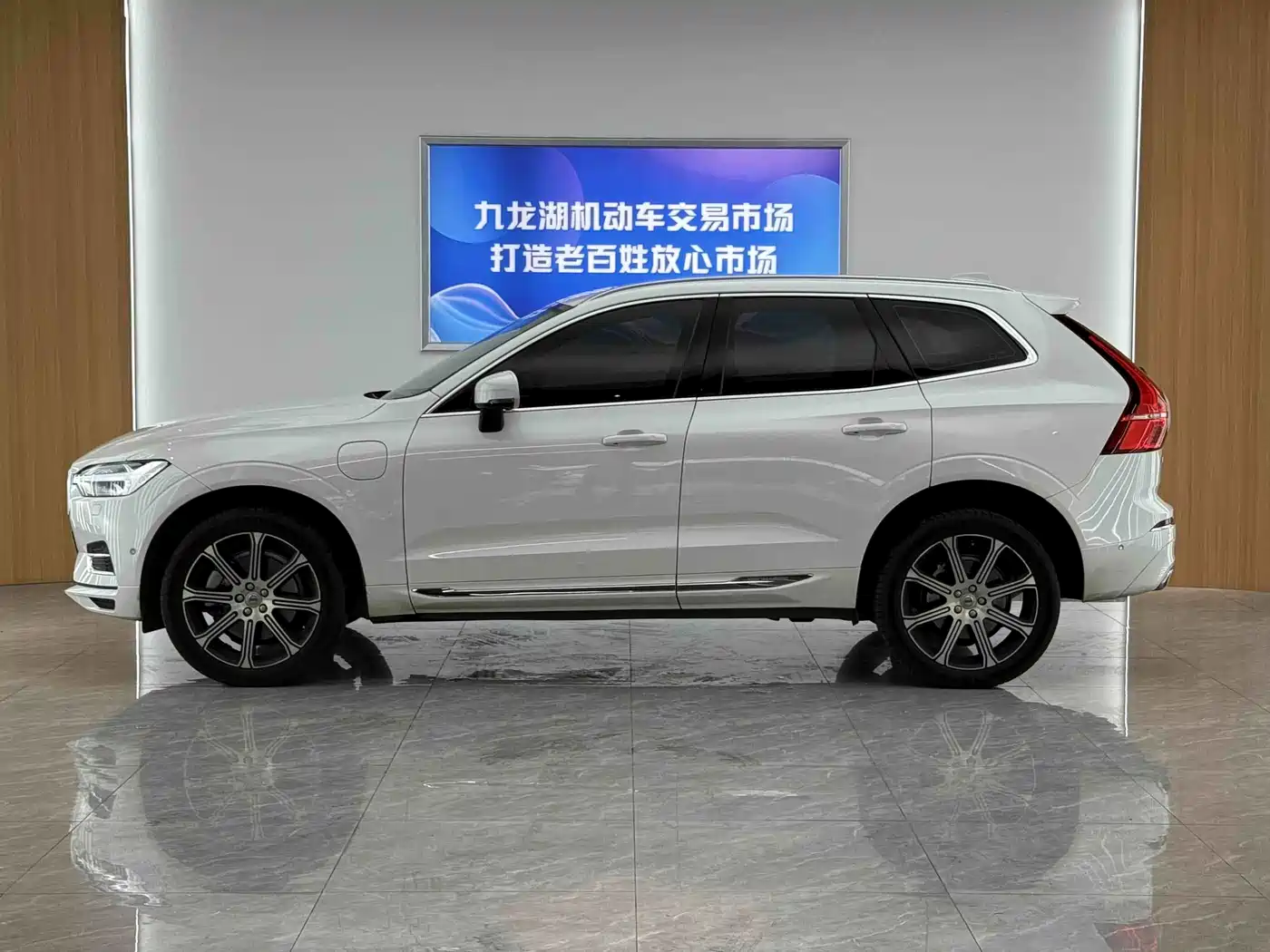 Фото 4 - Volvo XC60 Plug-in Hybrid