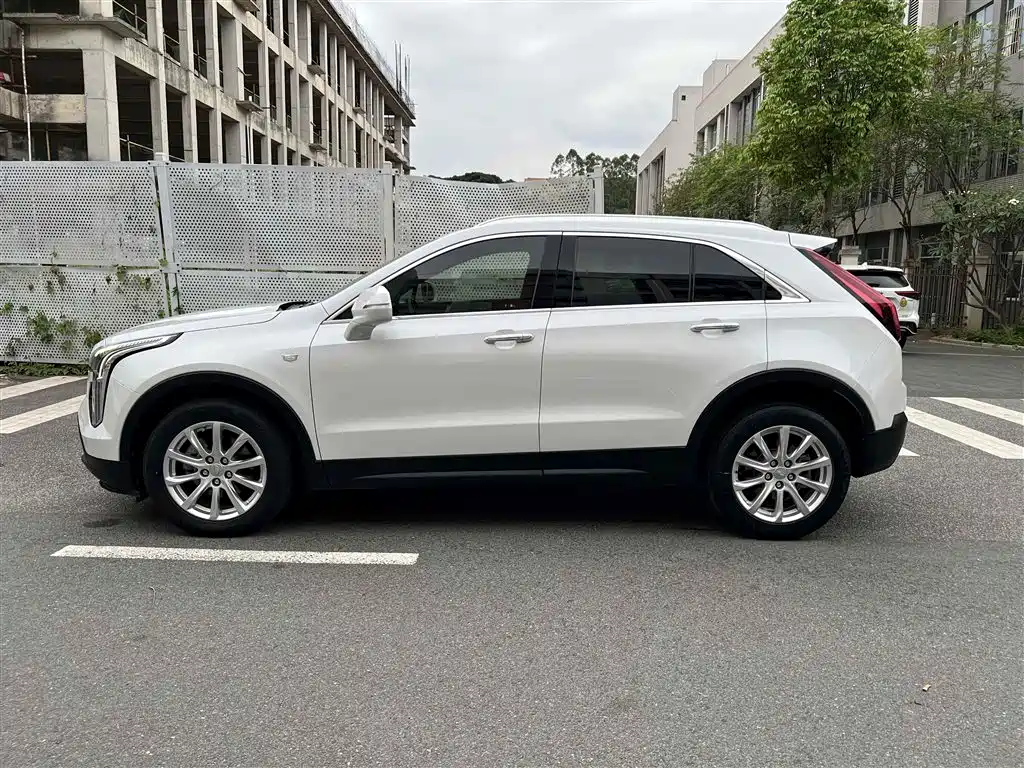 CADILLAC XT4